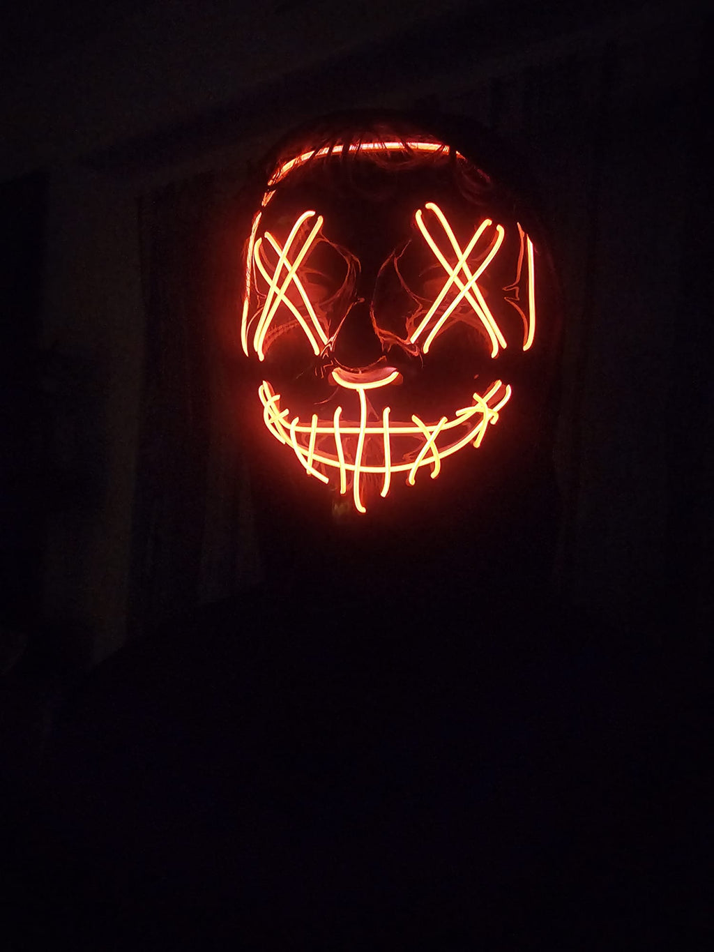 Masque LED Halloween orange vu de face, photo réelle
